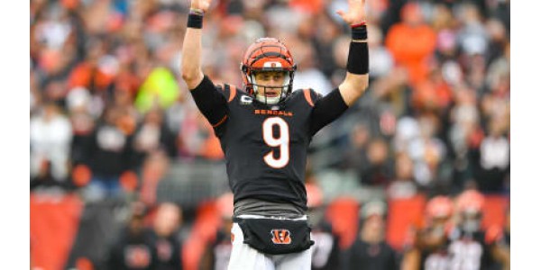 Joe Burrow träffar Tom Brady för första gången i ett spel Joe Burrow träffar Tom Brady för första gången i ett spel